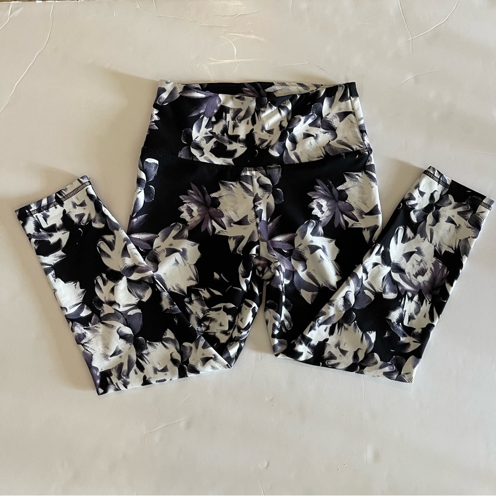 Black and White Floral Abstract Active Leggings